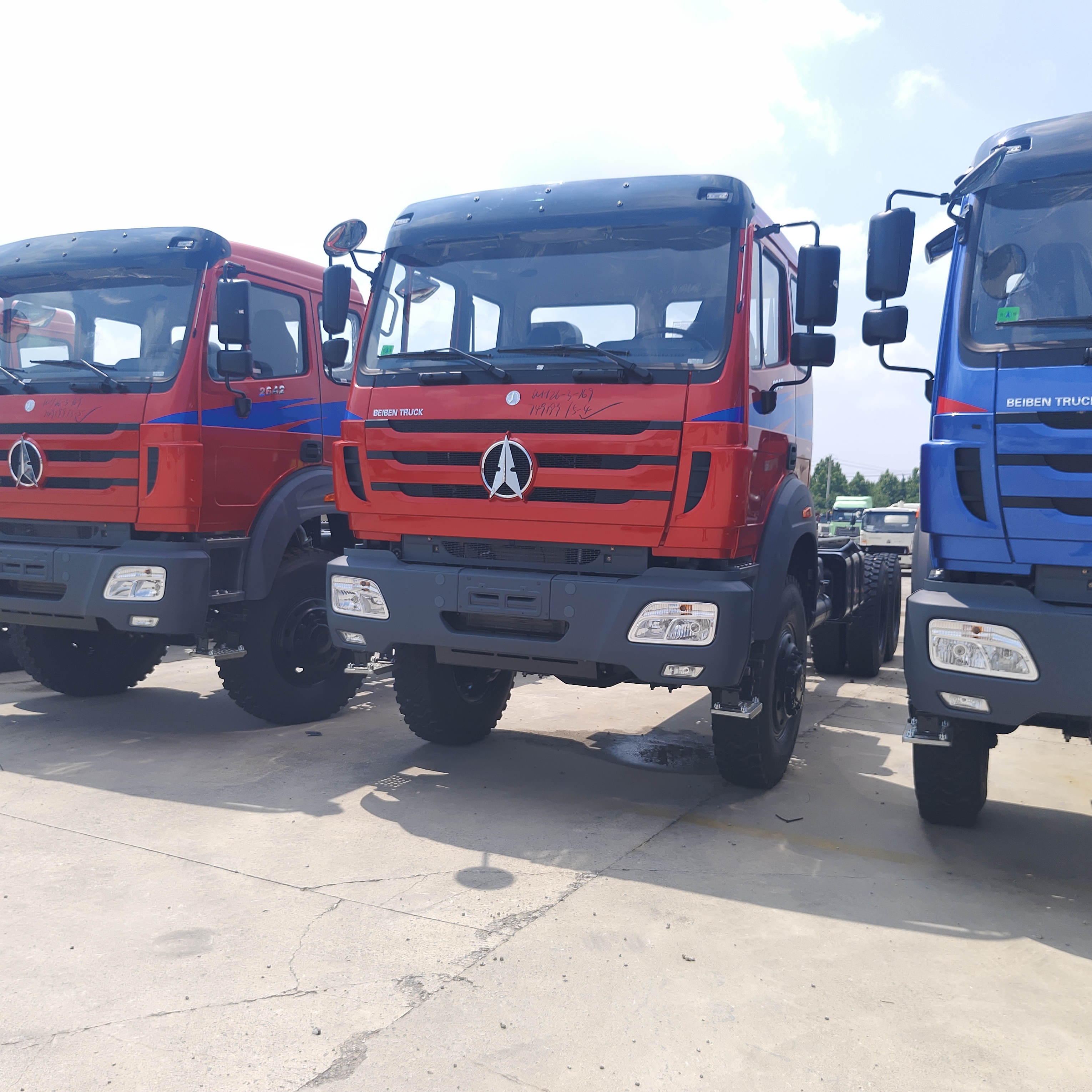 Xe đầu kéo hạng nặng BEIBEN 2642 6×4 với động cơ WEICHAI 420 mã lực và khung gầm công nghệ Mercedes-Benz