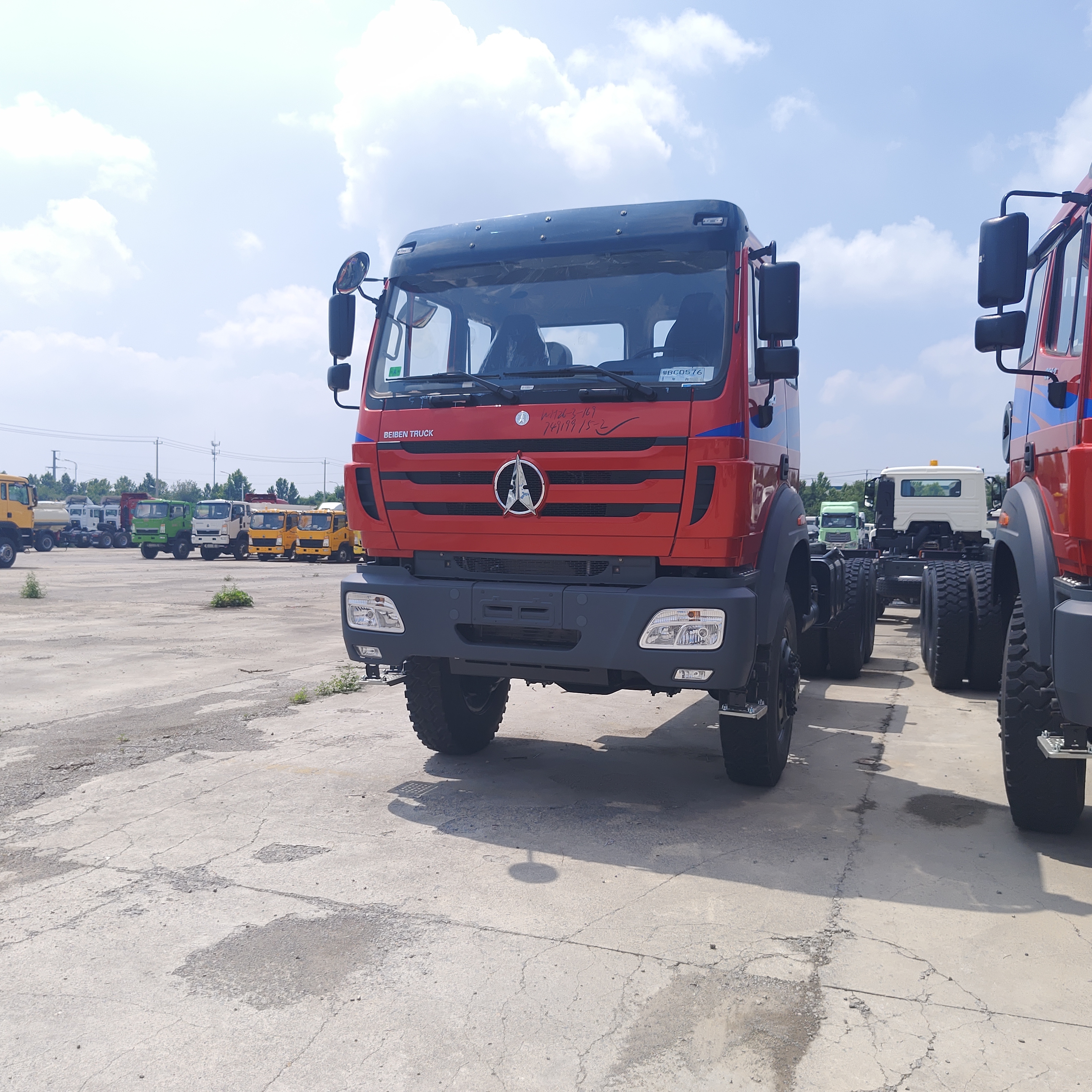BEIBEN 2638 4 × 4 Heavy Duty Off-Road Dump Truck với động cơ WEICHAI 380HP và khung gầm công nghệ Mercedes-Benz cho khai thác mỏ