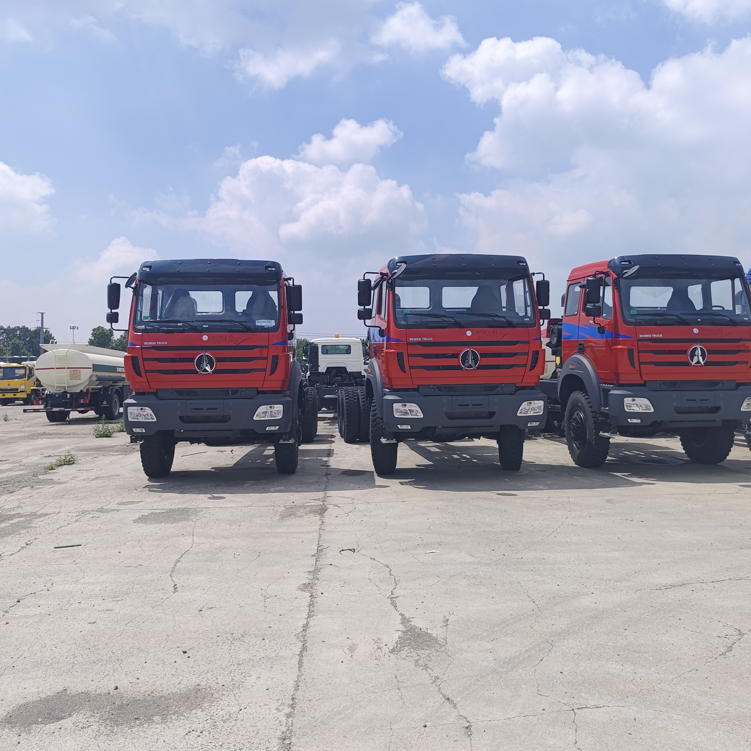 Xe tải tự đổ khai thác hạng nặng BEIBEN 2642 8 × 4 với động cơ WEICHAI 420 mã lực và tải trọng 35-45 tấn để khai thác và khai thác đá