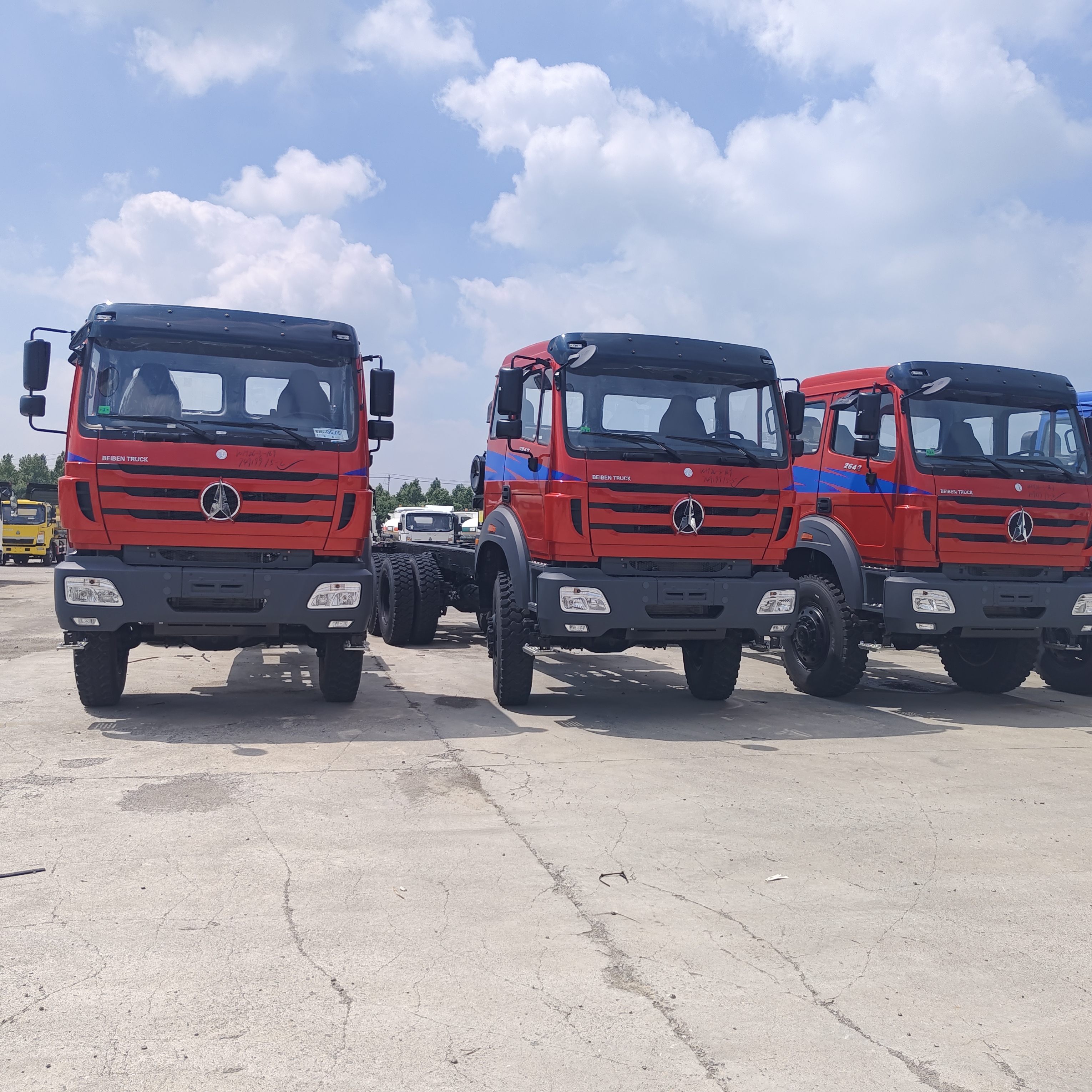 BEIBEN 2642 6 × 4 xe tải đổ rác hạng nặng với động cơ WEICHAI 420HP và tải trọng 25-35 tấn cho khai thác mỏ và xây dựng