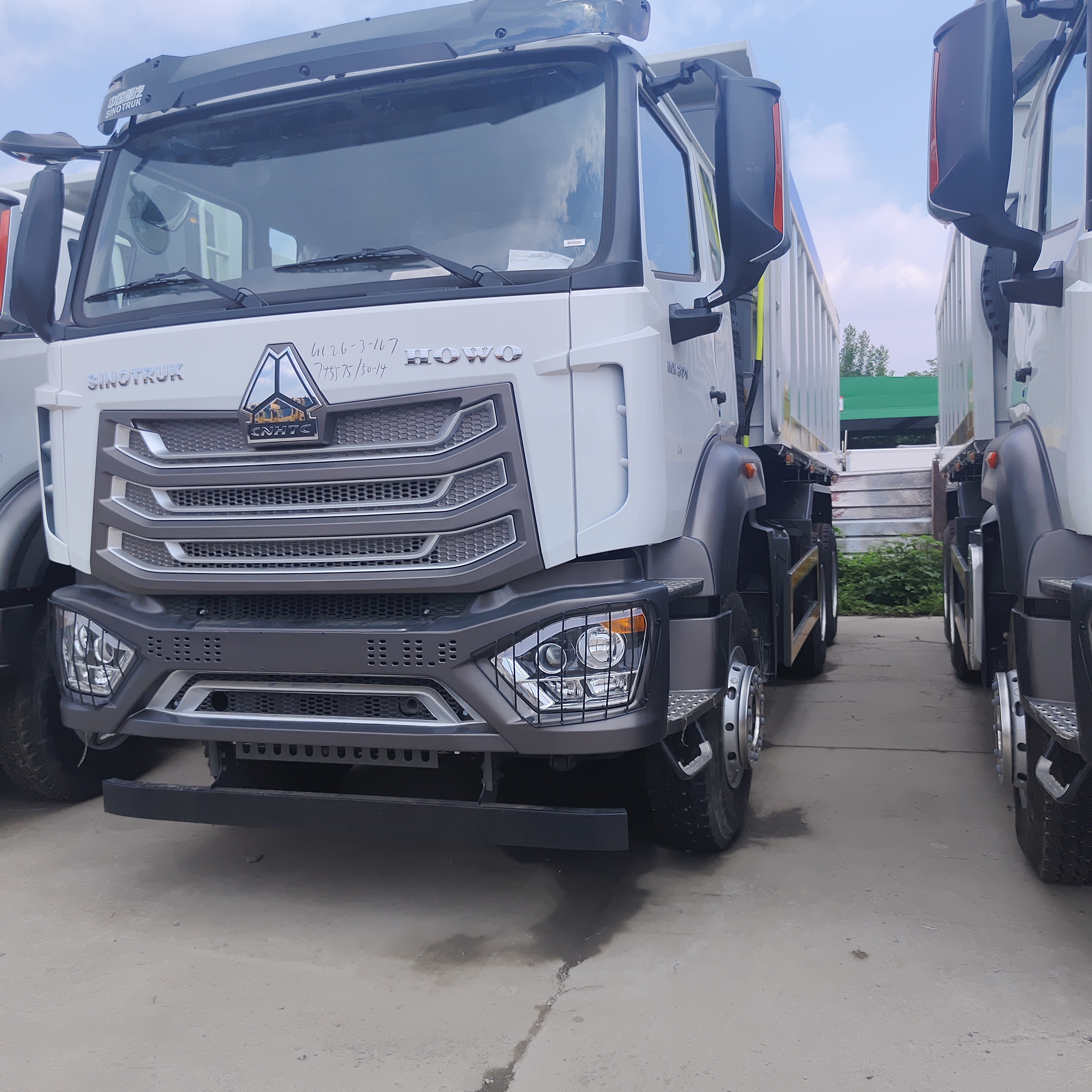 HOWO NX 6 × 4 Heavy Duty Mining Dump Truck với động cơ 430HP và tải trọng 30-35 tấn cho châu Phi