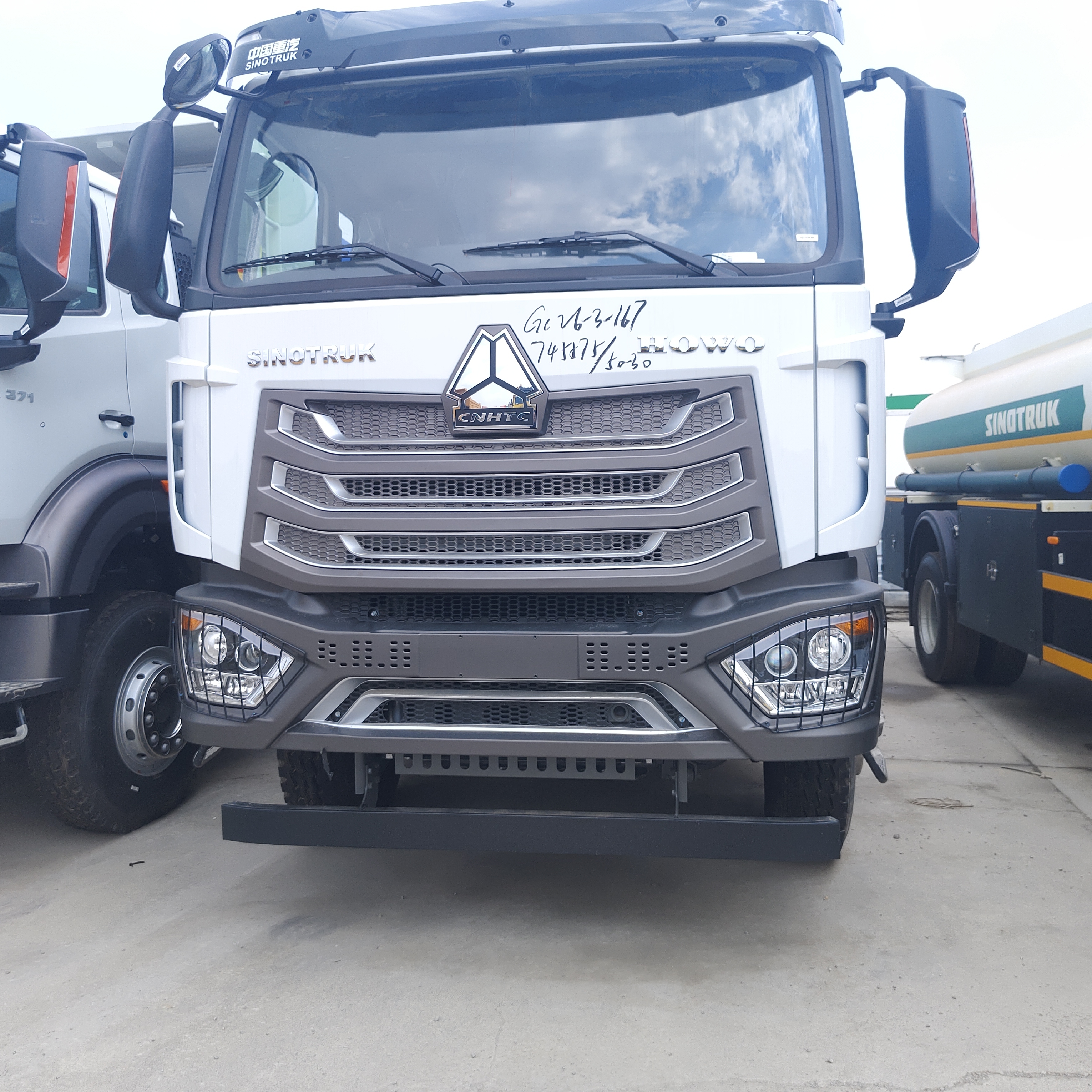 Xe tải tự đổ hạng nặng HOWO NX 6 × 4 30CBM với động cơ 400HP dùng cho khai thác mỏ và xây dựng