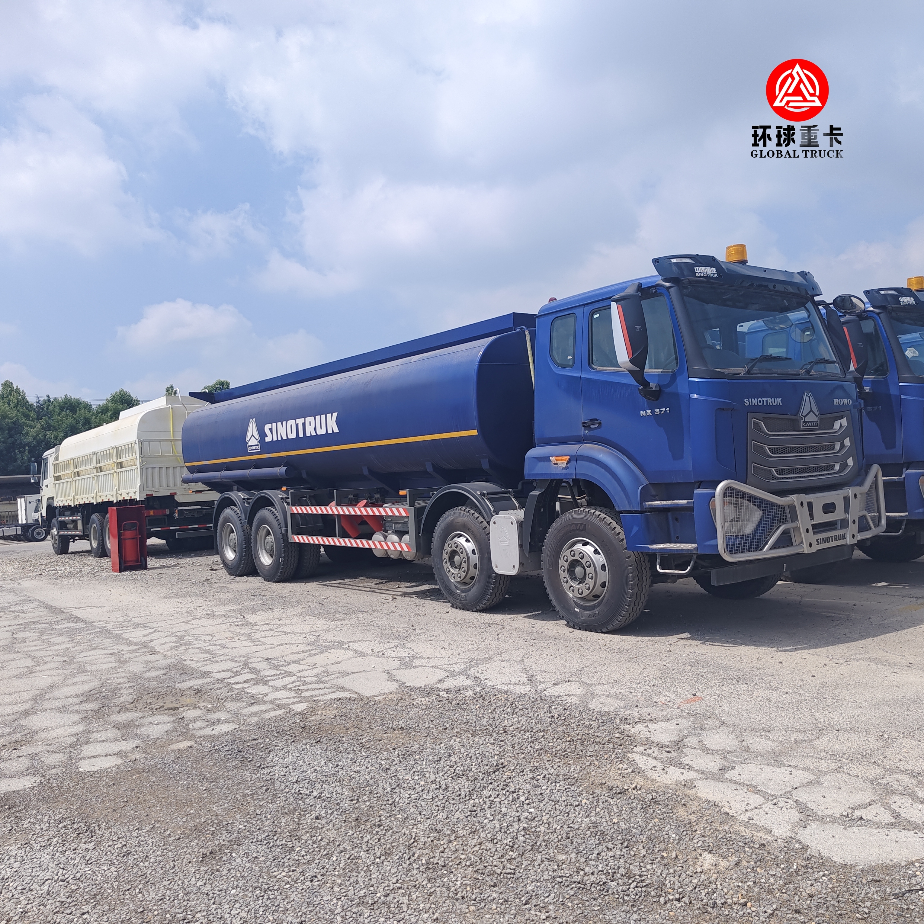 Xe bồn chở nhiên liệu HOWO NX 8x4 30000L Xe bồn dầu diesel hạng nặng cho thị trường Châu Phi