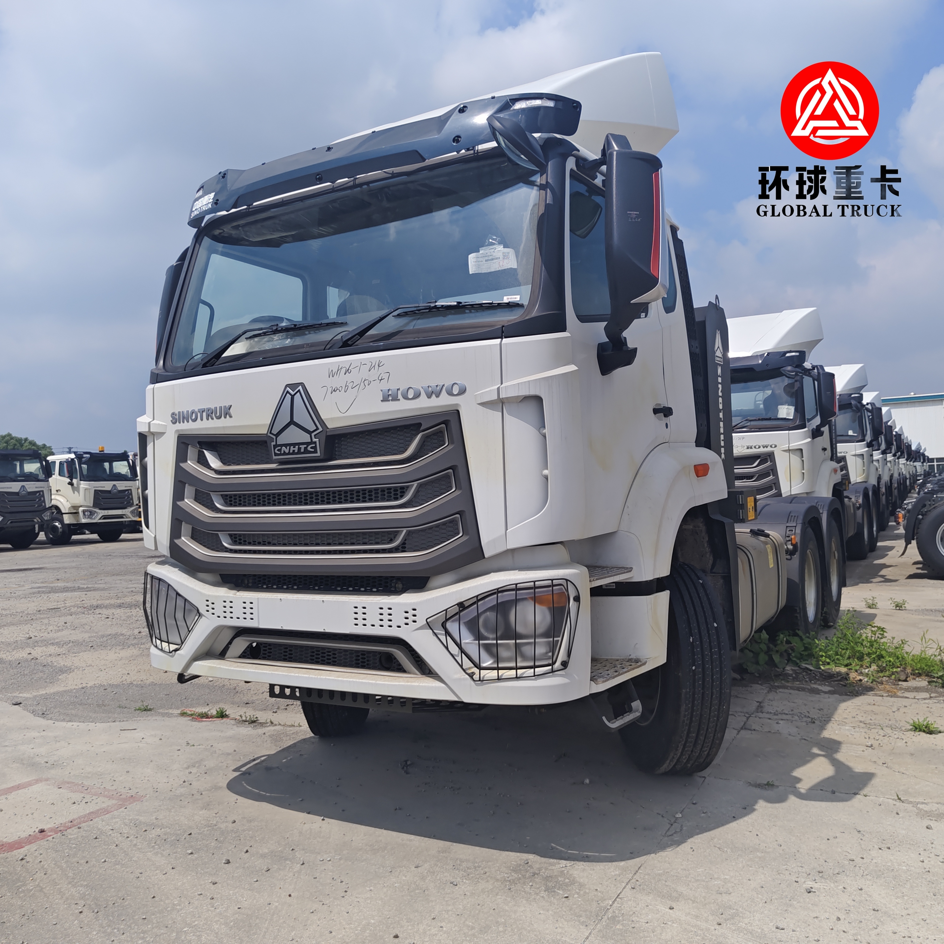 Hoàn toàn mới HOWO NX 6x4 430HP lái tay phải máy kéo xe tải Prime Mover cho Tanzania Logistics