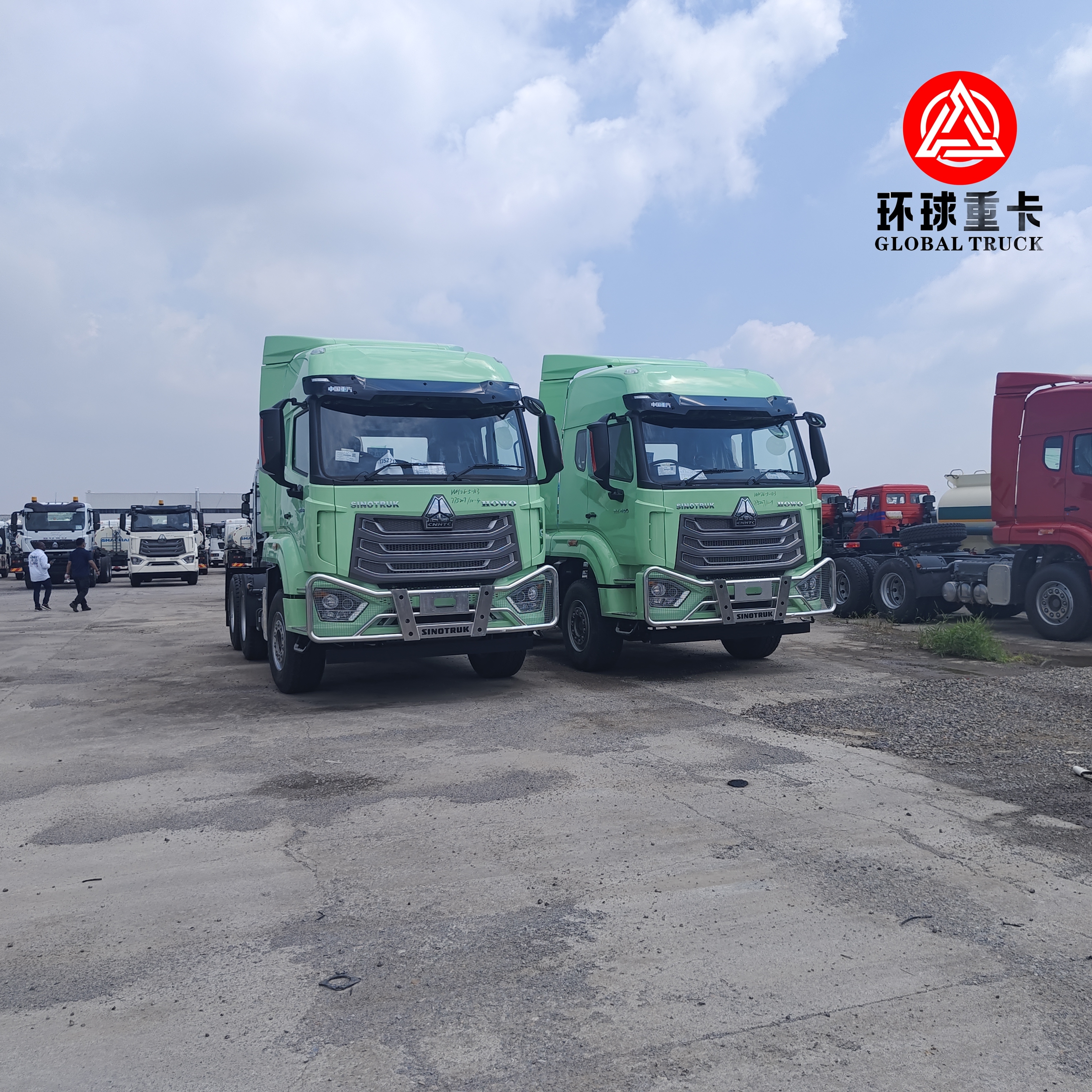 Đầu kéo hạng nặng HOWO NX 371HP 6x4 mới tinh dành cho vận tải hàng hóa tại Châu Phi