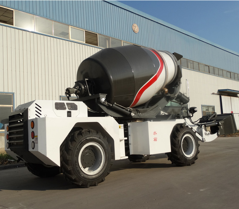 Xe tải trộn bê tông xây dựng 4cbm với động cơ dung tích 4.33L