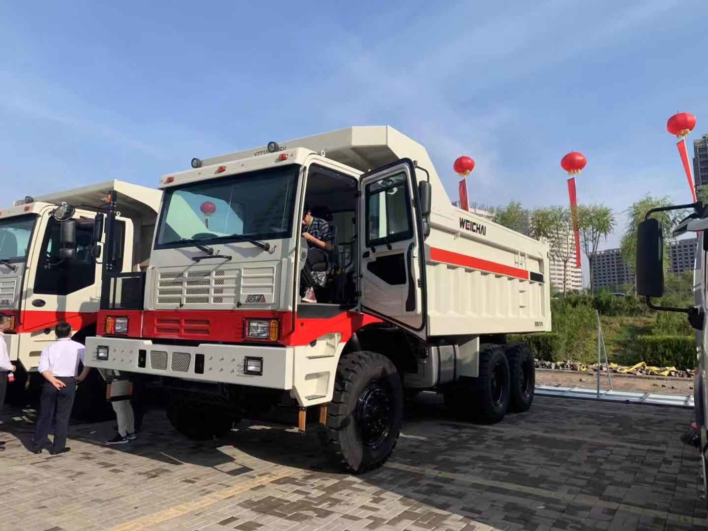 Xe tải tự đổ khai thác 10 bánh 10 tấn Weichai 420 Hp Euro 2 chiều dài cơ sở 3800
